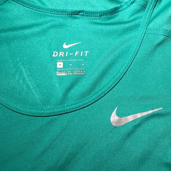 Nike Dry Fit T-Shirt Women Green Medium Short Sleeve Used Reflective Logo - Picture 7 of 10